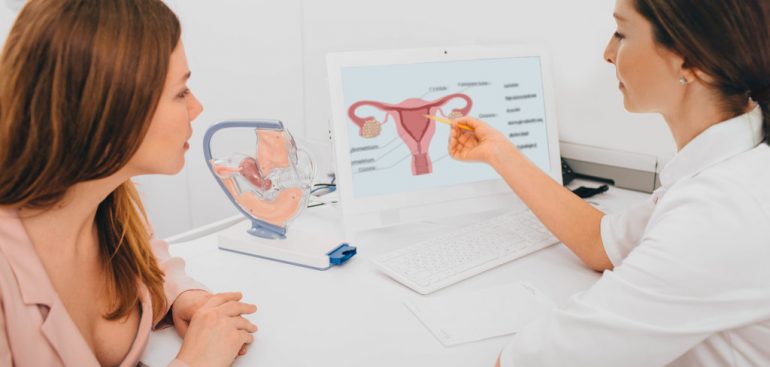 Como reconhecer os sintomas do câncer de colo de útero? Descubra!