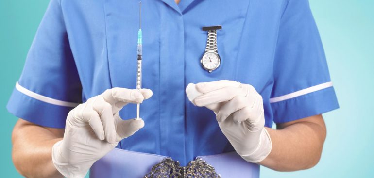 A vacina faz mal à saúde? Neste blog você vai ficar por dentro de mitos e verdades sobre a vacinação.