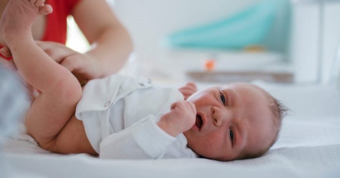 O que você precisa saber sobre o cocô do bebê e porque isso é importante