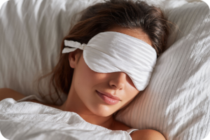 A imagem ilustra diretamente o tema do artigo (dormir bem, qualidade do sono), embora não utilize as palavras-chave do produto. O foco é na descrição visual para acessibilidade.